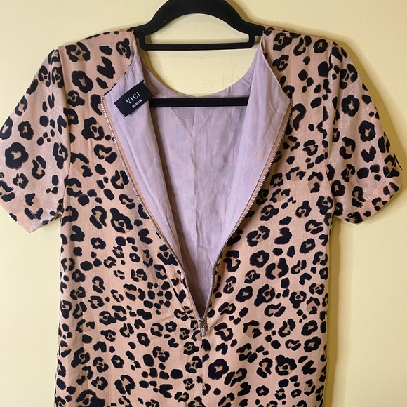 Vici Dress Size Medium Leopard Print Short Sleeve - Picture 9 of 11